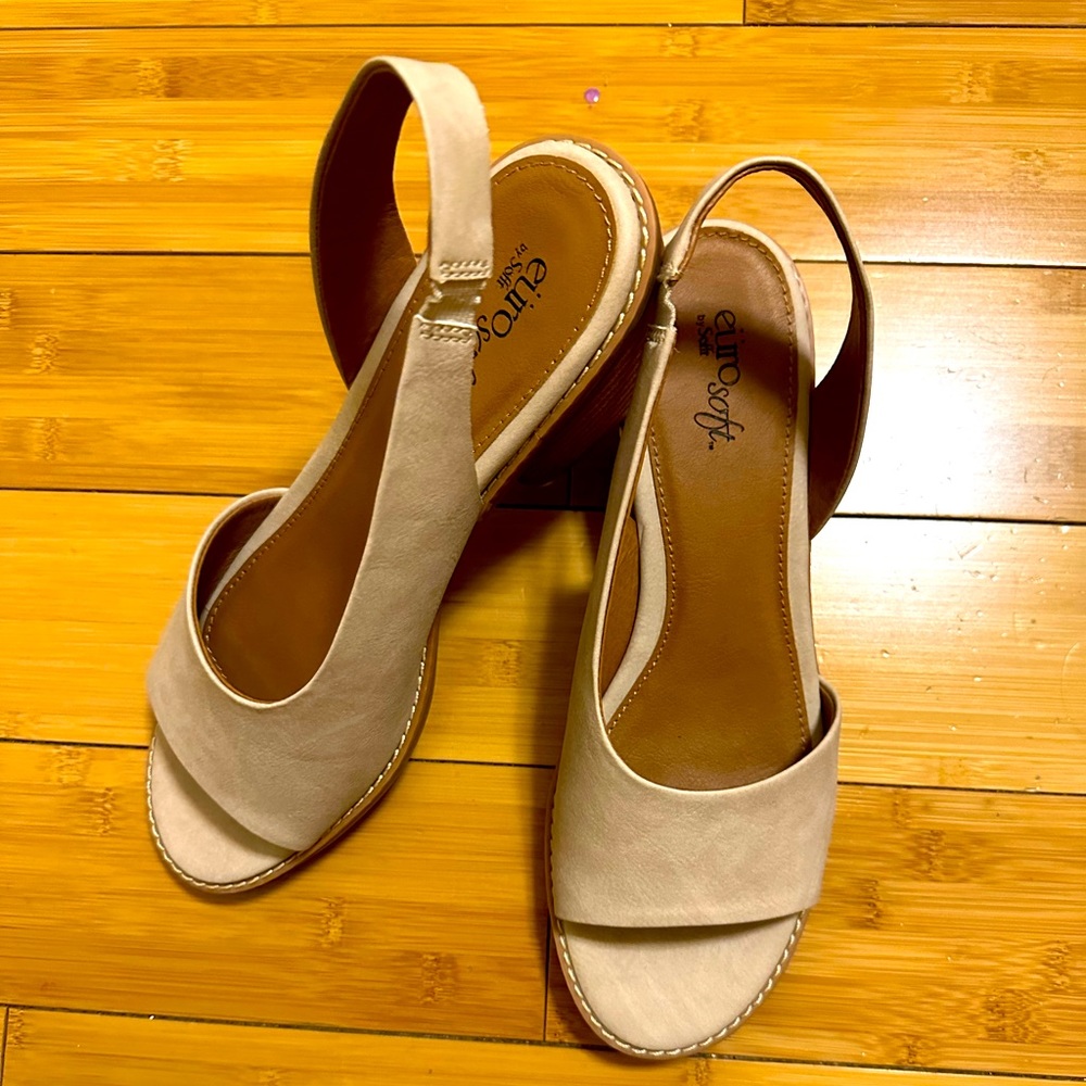 NWOT - Euro Soft Women Sandal - Size 10